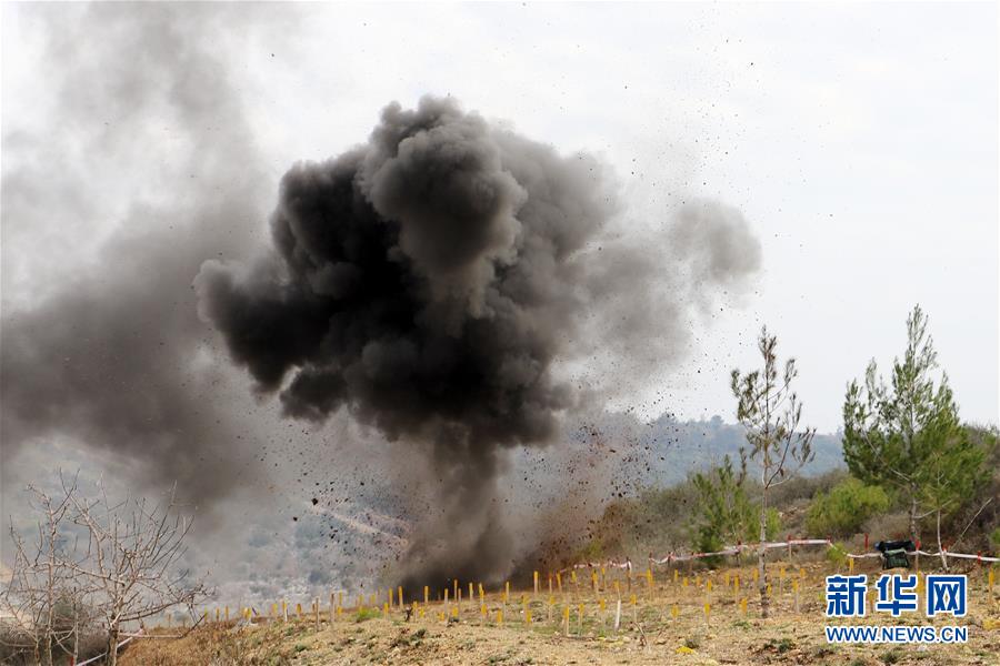 （國際&middot;圖文互動）（4）通訊：&ldquo;中國軍人掃雷一如既往專業(yè)和敬業(yè)！&rdquo;&mdash;&mdash;記中國赴黎維和部隊(duì)完成&ldquo;藍(lán)線&rdquo;3個雷場清排任務(wù)