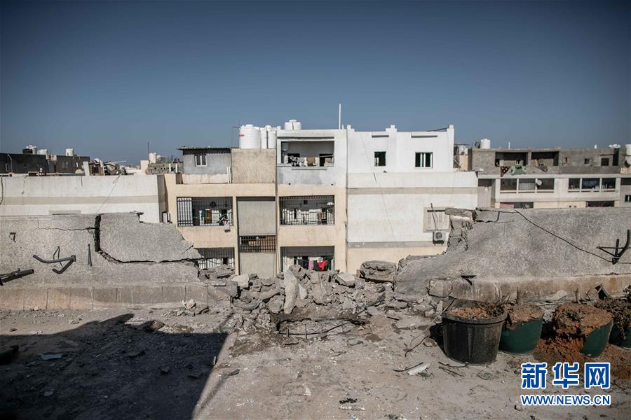 (國(guó)際)(1)利比亞首都機(jī)場(chǎng)因火箭彈襲擊關(guān)閉