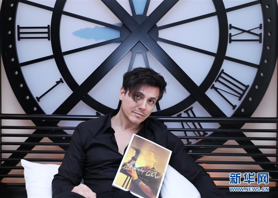 （國際&middot;圖文互動）（1）通訊：手牽手，我們共同驅(qū)散陰霾&mdash;&mdash;法國音樂人創(chuàng)作抗疫歌曲背后的故事