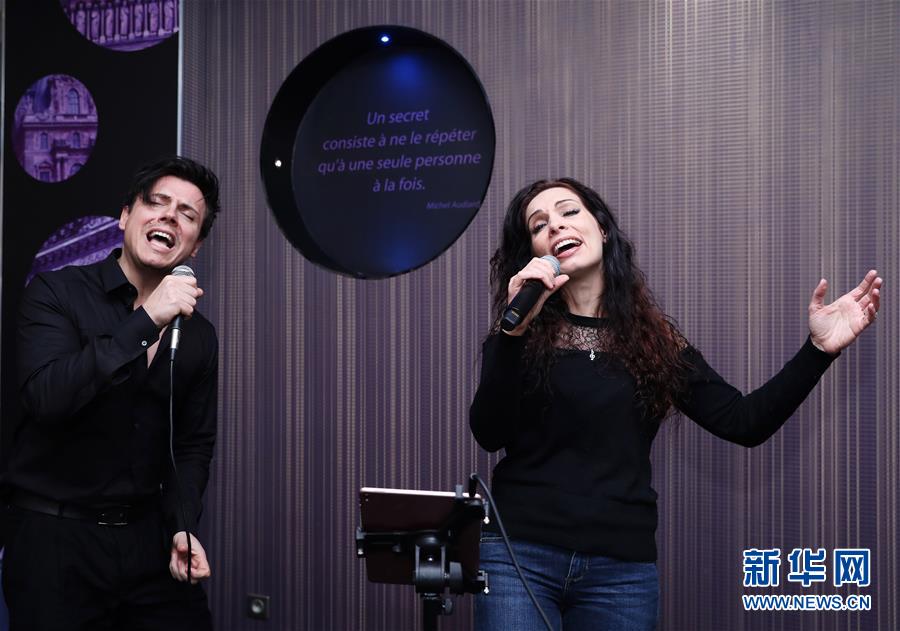 （國際&middot;圖文互動）（4）通訊：手牽手，我們共同驅(qū)散陰霾&mdash;&mdash;法國音樂人創(chuàng)作抗疫歌曲背后的故事