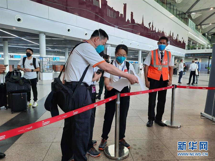 （國(guó)際疫情&middot;圖文互動(dòng)）（1）&ldquo;工作忙碌又細(xì)致，經(jīng)驗(yàn)豐富又專(zhuān)業(yè)&rdquo;&mdash;&mdash;一名柬埔寨青年眼中的中國(guó)援柬抗疫醫(yī)療專(zhuān)家組