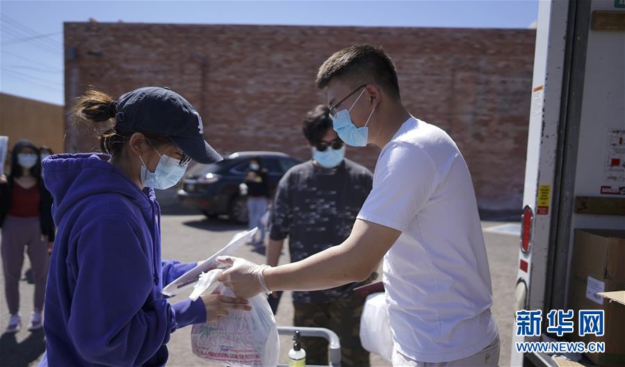 （國際疫情&middot;圖文互動）（5）&ldquo;來自祖國濃濃的愛&rdquo;&mdash;&mdash;在美留學生領(lǐng)取&ldquo;健康包&rdquo;背后的故事