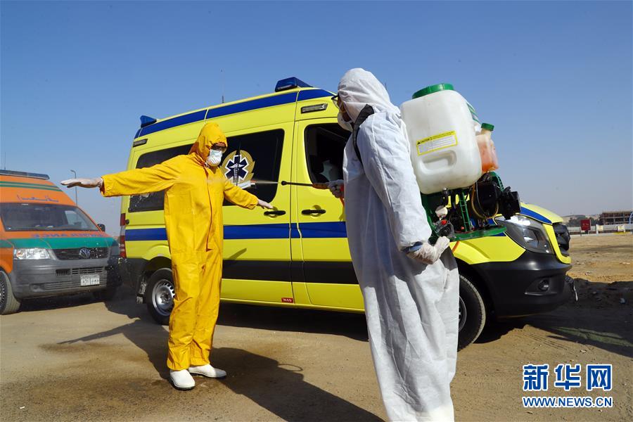 (國際疫情·圖文互動(dòng))(6)通訊:埃及救護(hù)車?yán)锏?ldquo;逆行者”