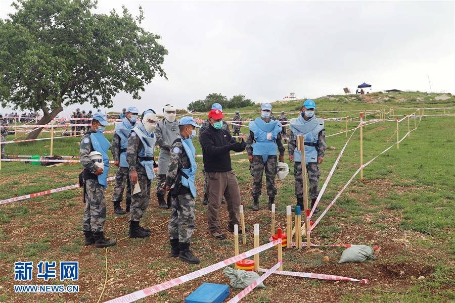 （國際&middot;圖文互動）（2）通訊：&ldquo;中國式掃雷精準(zhǔn)且高效&rdquo;&mdash;&mdash;記聯(lián)黎官員視察中國維和官兵&ldquo;藍(lán)線&rdquo;掃雷訓(xùn)練