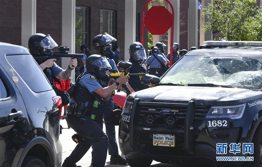 （國(guó)際）（3）美國(guó)警察執(zhí)法動(dòng)作不當(dāng)致一名非裔男子死亡 引發(fā)大規(guī)?？棺h