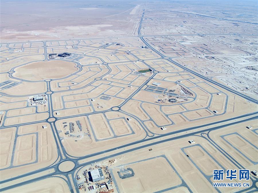 （國際疫情&middot;圖文互動(dòng)）（5）通訊：防疫、生產(chǎn)兩不誤，沙漠現(xiàn)&ldquo;棋盤&rdquo;&mdash;&mdash;記中企承建科威特住房基建項(xiàng)目