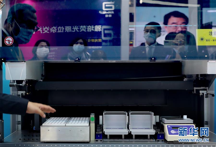 （第三屆進博會&middot;圖文互動）（11）新疫苗、新療法，進博會最&ldquo;火爆&rdquo;展區(qū)見聞