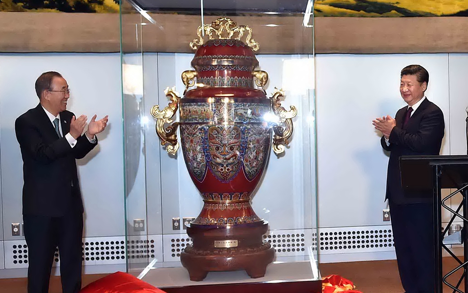 習(xí)近平出席中國向聯(lián)合國贈送&ldquo;和平尊&rdquo;儀式