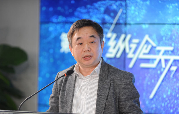 倪峰：明年看全球化，就是看中國