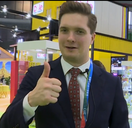 看快閃《不遠(yuǎn)萬(wàn)里來(lái)看&ldquo;你&rdquo;》，聽老外點(diǎn)贊進(jìn)博會(huì)